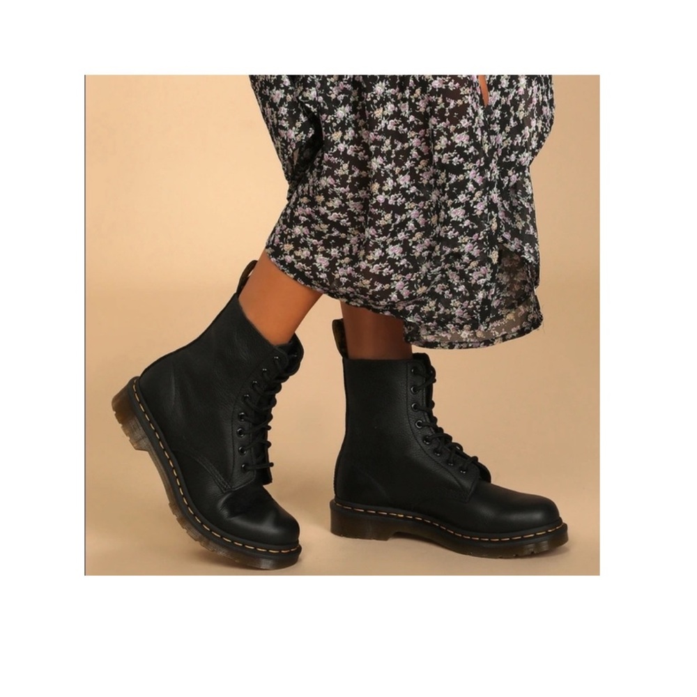 Dr. Martens 1460 Pascal black leather boots